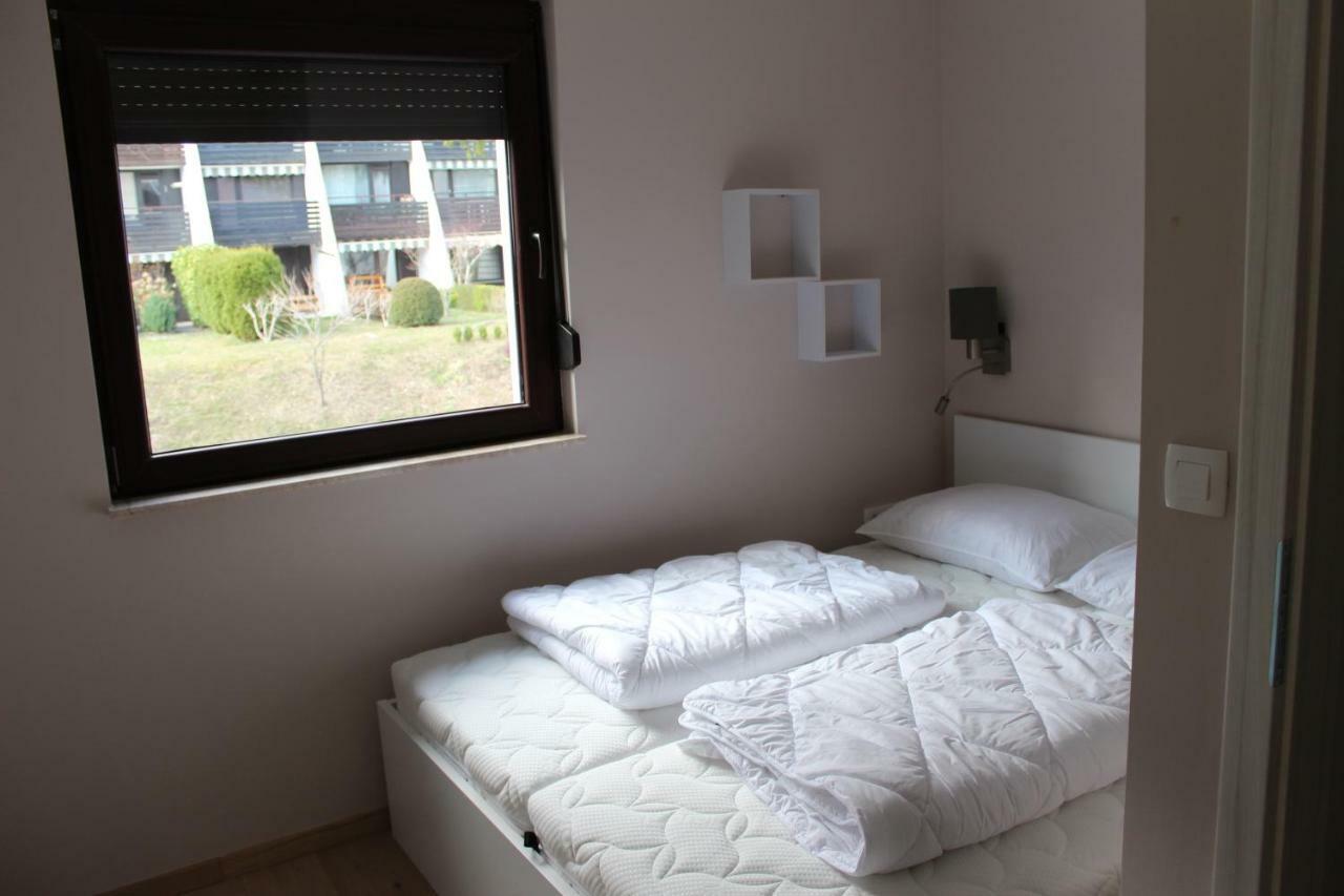 Apbovec Appartement Buitenkant foto