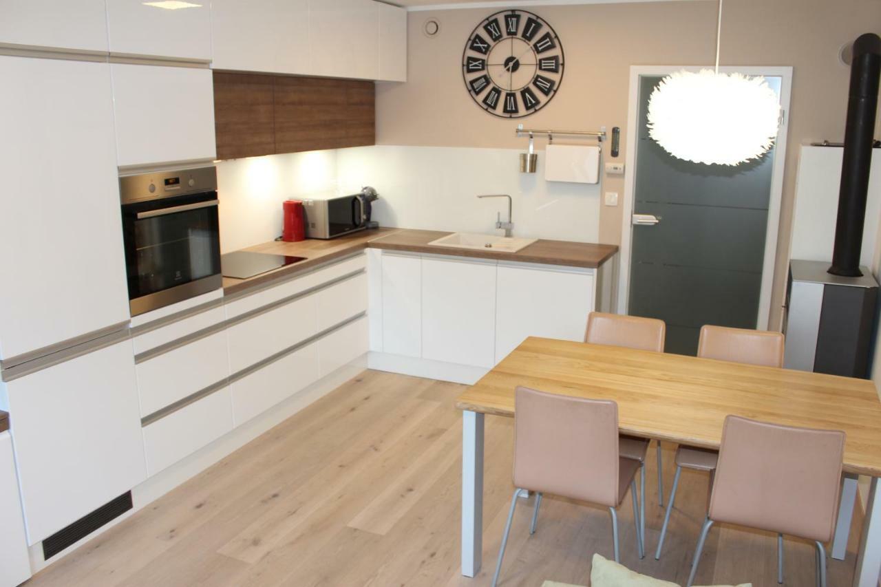 Apbovec Appartement Buitenkant foto